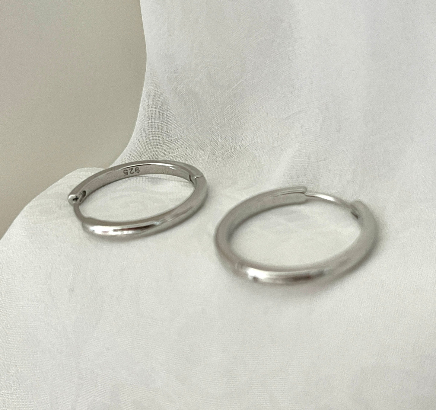 Thin hoops earrings, classic dainty hoops for her, 25mm, UK seller - Free Shipping