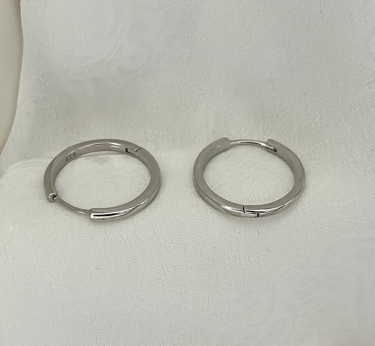 Thin hoops earrings, classic dainty hoops for her, 25mm, UK seller - Free Shipping