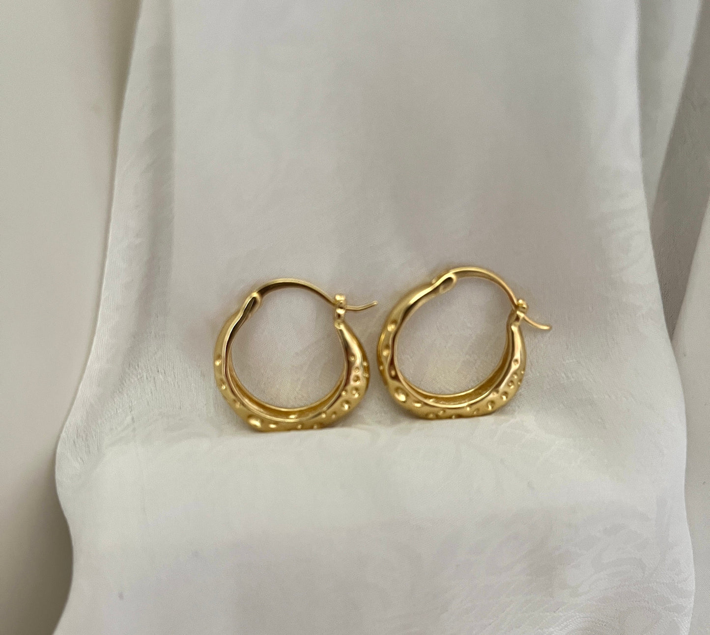 Hammered Gold Hoops Earrings, hammer gold hoop earring, vintage earrings gold for Women, UK seller - Free Shipping